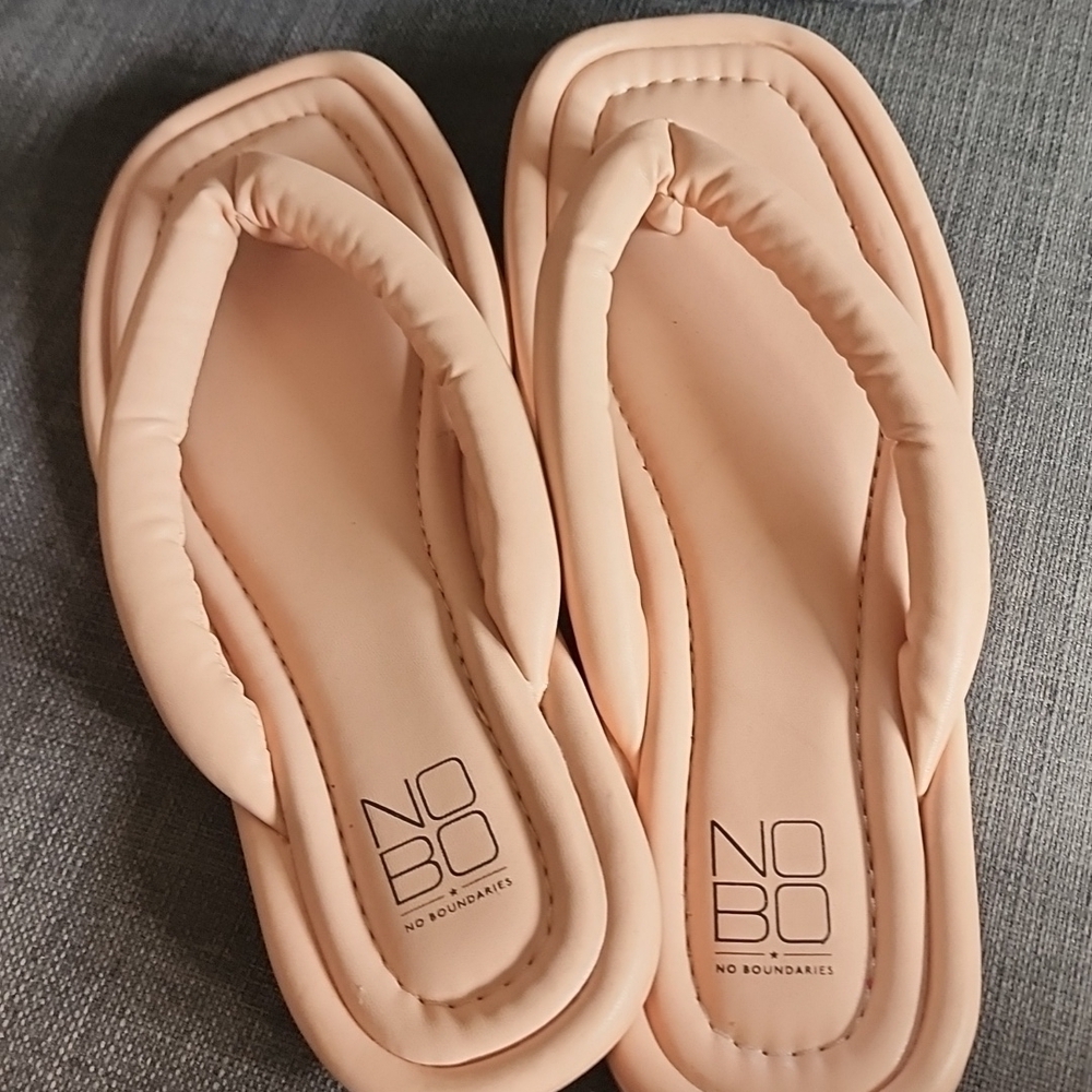 NOBO Women's Size 10 Rose Memory Foam Fluffy Flip Flops Flat Sandals